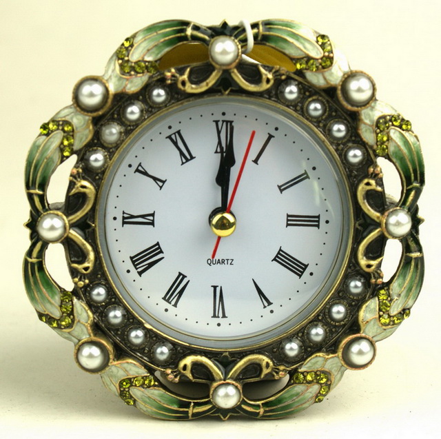 Silver White Pearls Beaded Iron Framed Round Quartz Table Clock