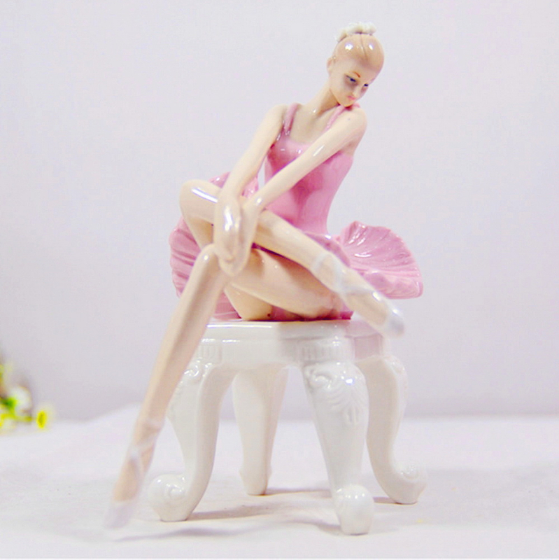 Beautiful Home Decoration Porcelain Ballet Figurine