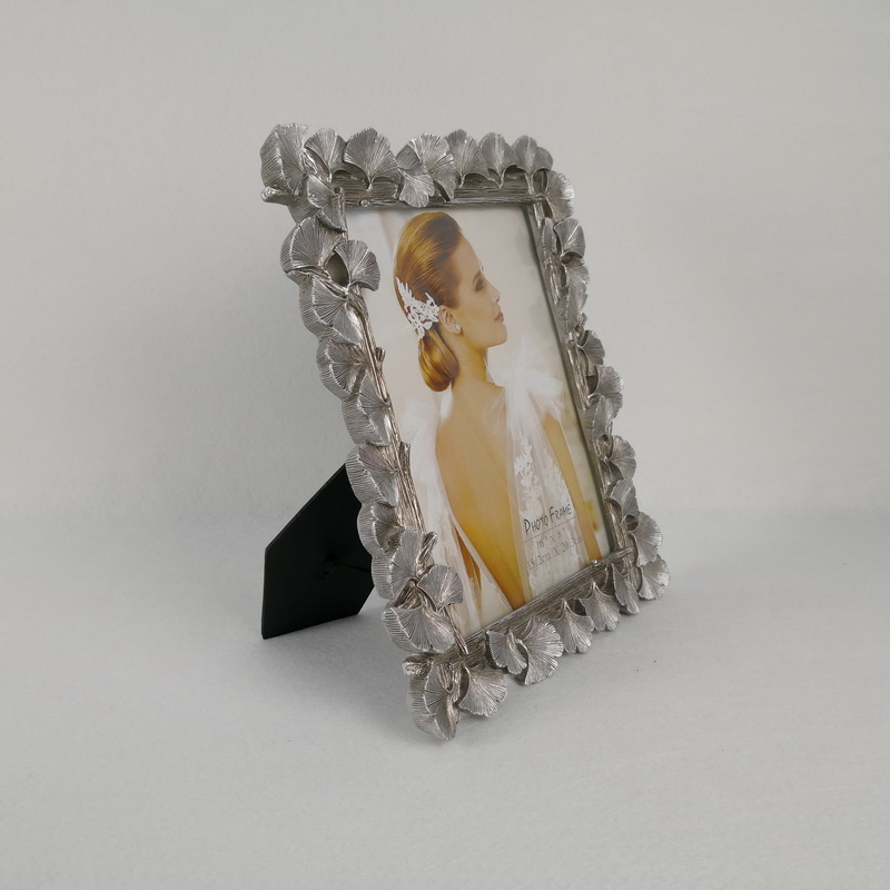 Beautiful Polyresin Gold And Silver Leaf Shape Good Decorative Photo Frame