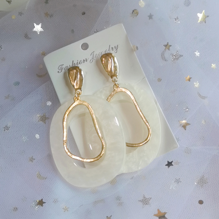 Fashion Statement Earrings Simple White Resin Metal Stud Earrings For Women Trend Gold Geometric Hanging Earrings Female Jewelry
