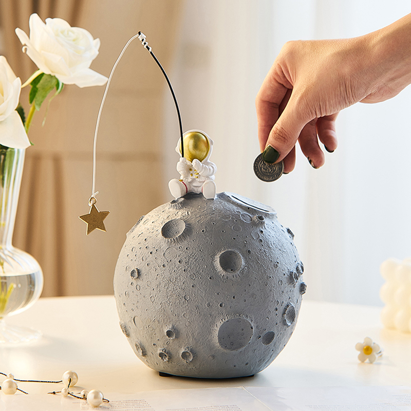 Modern Home Decor Cute Astronaut Statue Piggy Bank Resin Money Box Savings Box for Coins Piggy Bank for Children Kawaii Decor
