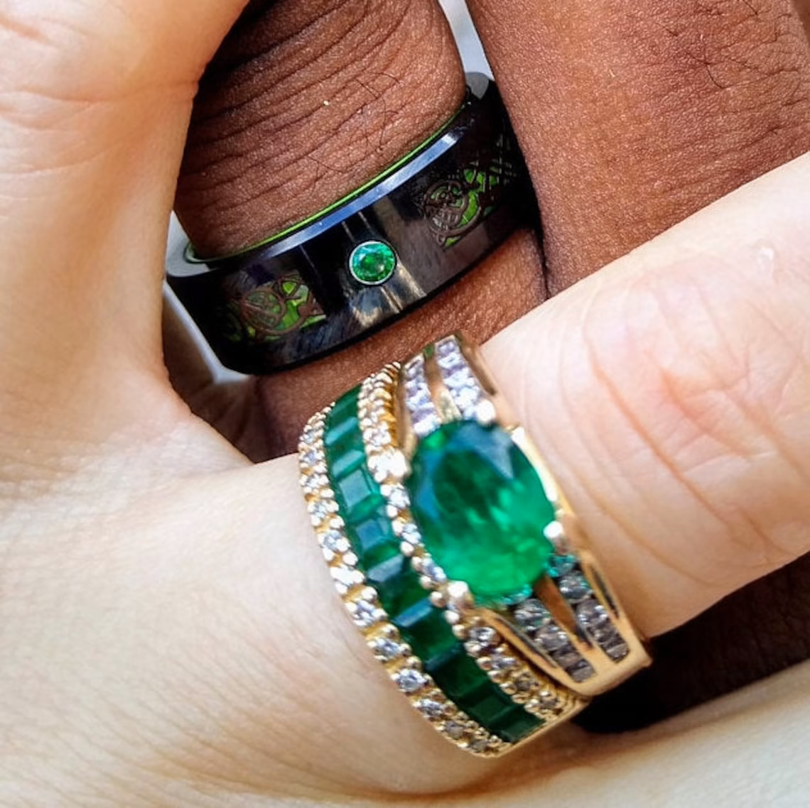 Fashion Black Tungsten Wedding Celtic Dragon Rings For Men Inlaid Green Zircon Punk Men Stainless Steel Green Carbon Fibre Ring