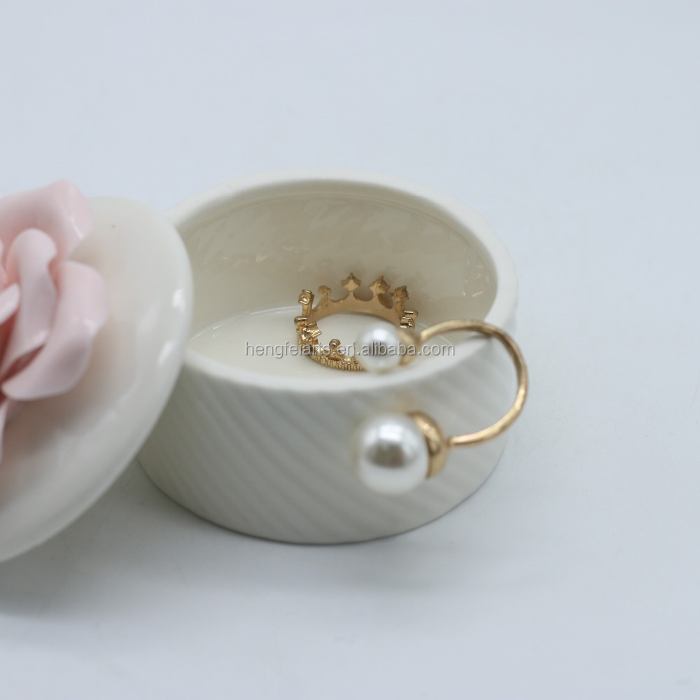 Modern Simple White Small Ceramic Gifts Round Jewelry Box