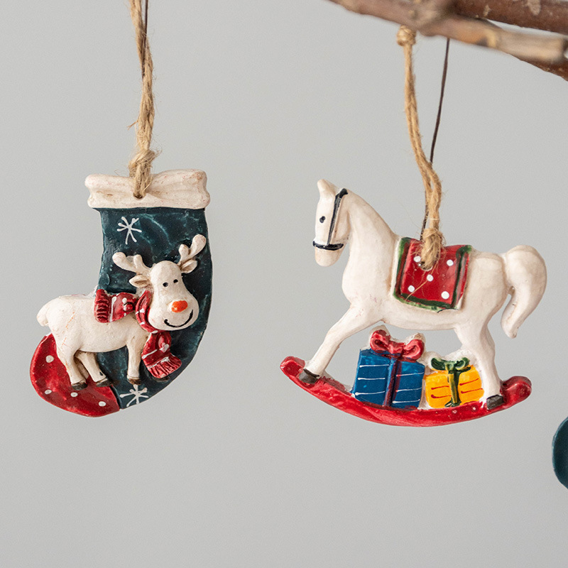 Christmas Decoration Crafts Small Resin Pendant Cute Horse Reindeer Pattern Design Xmas Tree Pendant Christmas Tree Decorations