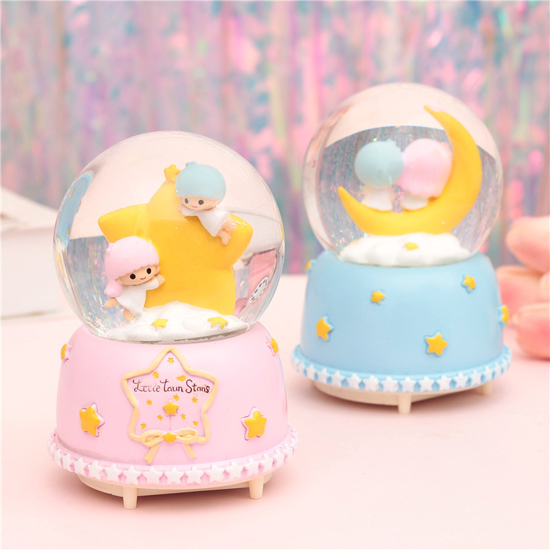 Hot Sale Personalized Handmade Polyresin Snow Globe with Wooden Base